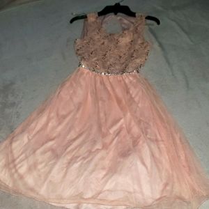 Girls Coral dress By Speechless, sizes 10,14, and 16,